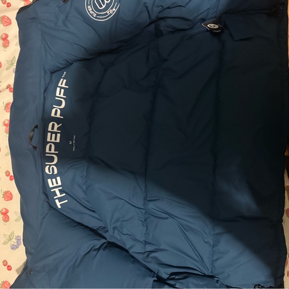 Aritzia Women's Shorty Super Puff - Picture 3 of 4